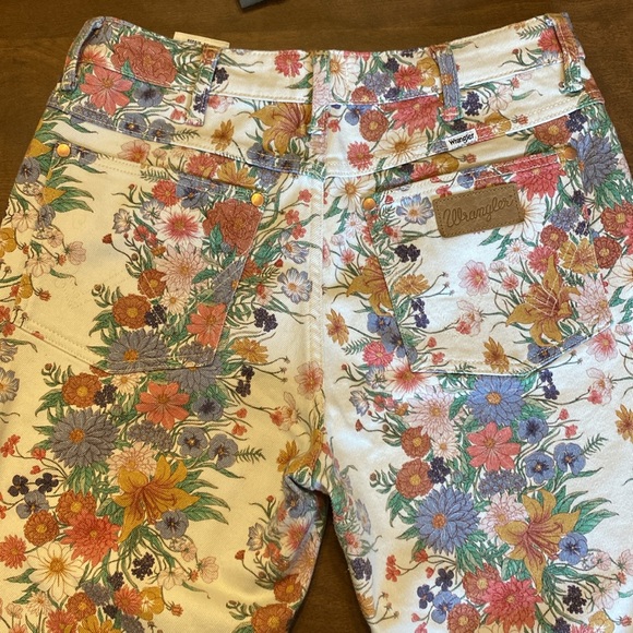 Wrangler Westward 626 Floral Boot Cut Jeans - Picture 6 of 6